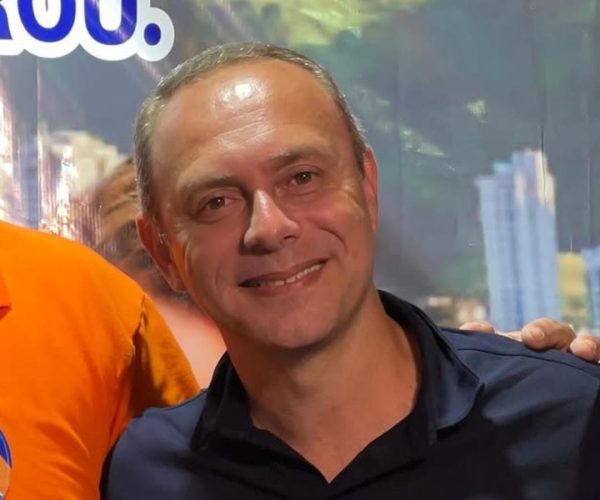 Prefeito de Nova Iguaçu sanciona a criação de 500 novos cargos para a Educação