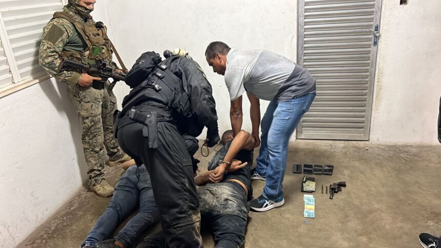 Bope prende sequestradores que invadiram prédio e fizeram reféns em Copacabana