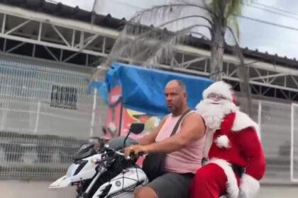 Papai Noel de mototáxi: Natal em Manguinhos mistura solidariedade e criatividade