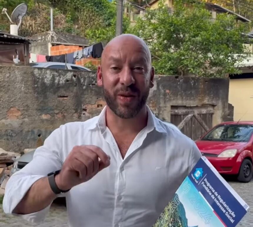 Vinicius Claussen tenta tirar manifestantes da porta de restaurante, mas Justiça nega