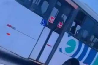 Ônibus é flagrado circulando sem uma das rodas na Avenida Brasil