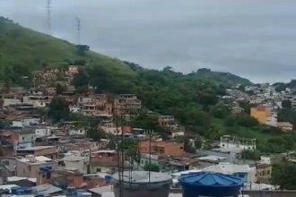 Idosa é baleada na janela de casa na Zona Norte do Rio