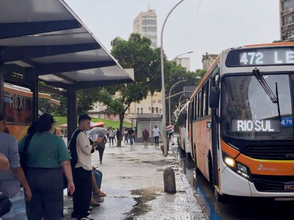 Agora é oficial: ônibus municipais do Rio deixam de aceitar pagamento em dinheiro