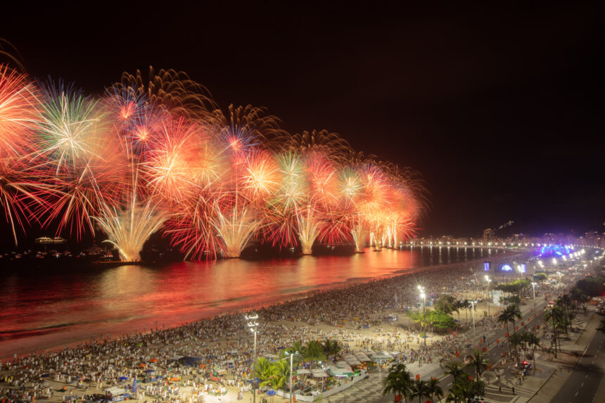 Réveillon 2025 no Rio reúne mais de cinco milhões de pessoas; veja fotos