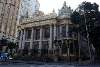 Theatro Municipal abre inscrições para pós em Ensino da Dança Clássica