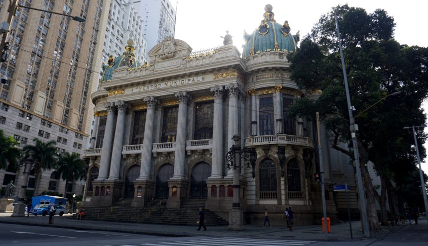 Theatro Municipal abre inscrições para pós em Ensino da Dança Clássica