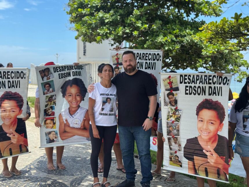 Manifestação cobra respostas para o desaparecimento do menino Edson Davi