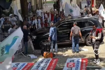 Protesto promovido pelo Sindicato dos Trabalhadores nas Empresas de Saneamento Básico e Meio Ambiente (Sintsama-RJ) na porta da Assembleia Legislativa, no último dia 17: contra a abertura do capital da Cedae e por uma CPI para investigar a privatização da Cedae