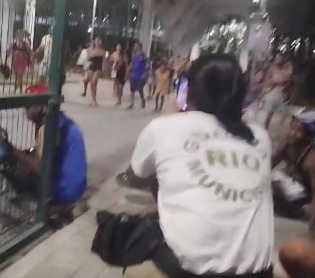 Crianças precisam se esconder no Parque Oeste de tiroteio; veja o vídeo