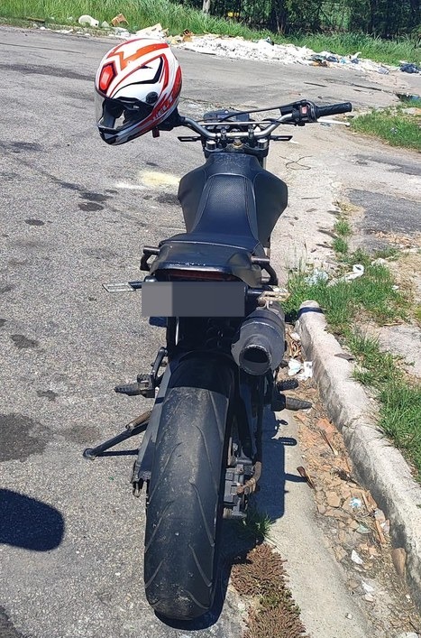 PRF prende motociclista com placa levantada na Ponte Rio-Niterói