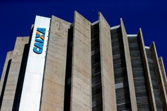 A Caixa Econômica estaria condicionando a liberação de recursos das emendas parlamentares à aplicação num fundo de renda fixa