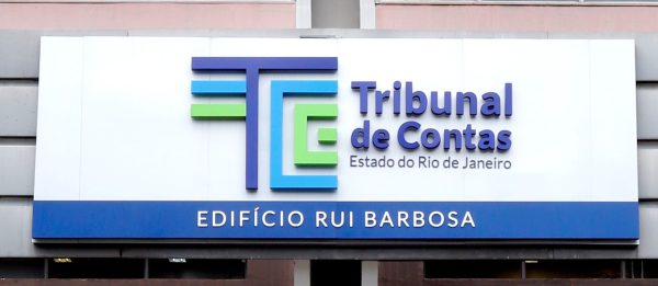 Deputada apresenta projeto para controlar o TCE e limitar o poder dos conselheiros