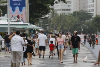 'Para gringo é mais caro?': cariocas também sentem no bolso os preços do verão