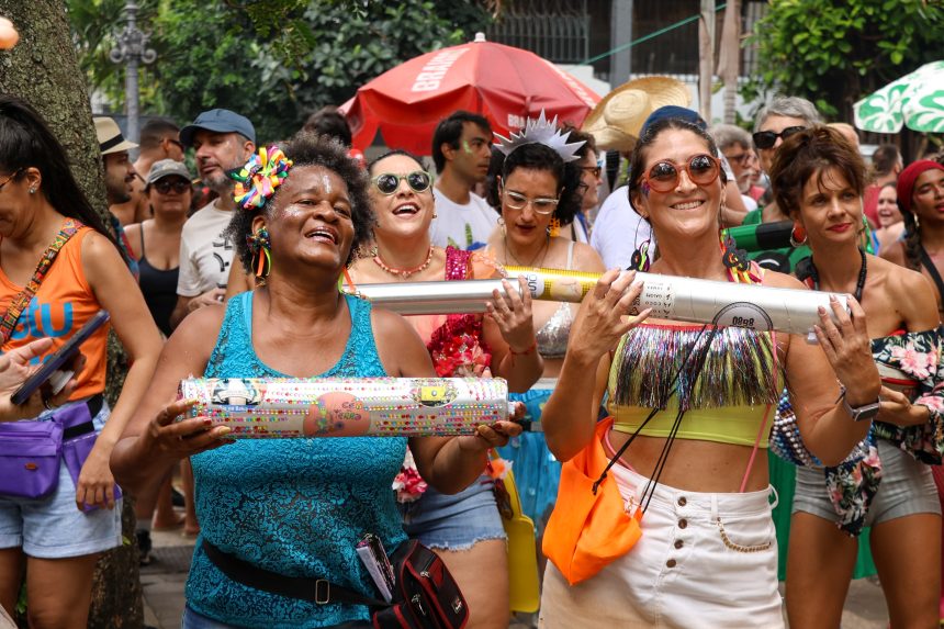 Blocos e ensaios marcam o tom deste fim de semana no Rio