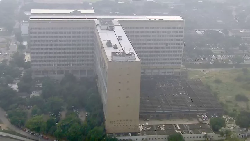 Elevador despenca em hospital da UFRJ, na Ilha do Fundão