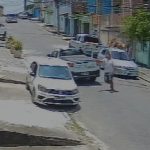 Carro da Águas do Rio é roubado e usado em outro assalto na Zona Norte; vídeo