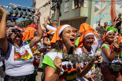 Bloco das Carmelitas dá o pontapé inicial no fim de semana de carnaval