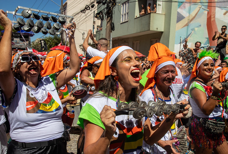 Bloco das Carmelitas dá o pontapé inicial no fim de semana de carnaval