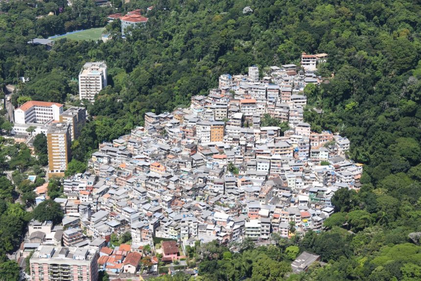 Favelas são as áreas mais atingidas pelas ondas de calor do Rio