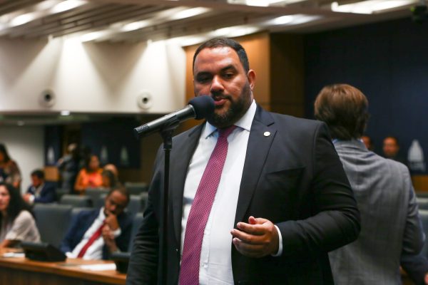 PF aponta que Thiago Rangel teria oferecido vagas na Educação a traficante ‘Júnior do Beco’, com quem mantinha ‘relação íntima’