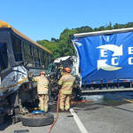 Segundo a Polícia Rodoviária Federal (PRF), o acidente deixou ao todo, nove vítimas leves e uma vítima em estado grave. Não há registro de óbito. As vítimas foram socorridas no Hospital de Paraíba do Sul, Hospital de Três Rios e UPA de Três Rios.