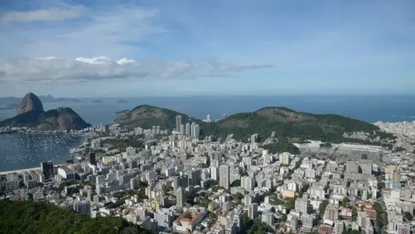 Os moradores da cidade do Rio têm até esta sexta-feira (7) para pagar a cota única ou a primeira parcela do IPTU 2025. As guias para pagamento estão disponíveis on-line desde o dia 21 de janeiro, no site carioca.rio ou no aplicativo do Carioca Digital (iOS e Android).