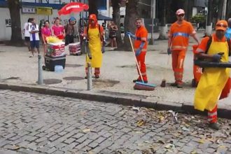 Blocos do fim de semana deixam 28 toneladas de lixo nas ruas do Rio