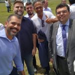 Rodrigo Bacellar e Wladimir Garotinho posam juntos para foto na inauguração da Ponte da Integração Deputado João Peixoto