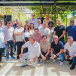 Foto dos prefeitos presentes à reunião com a cúpula da Light, em Mendes, no sítio do secretário nacional de Assuntos Federativos, André Ceciliano