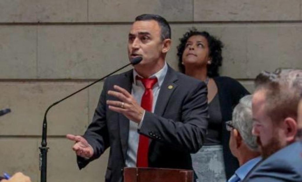 William Coelho defende o blocão no plenário da Câmara do Rio