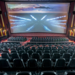 A Semana do Cinema, iniciativa que já virou tradição e tem como objetivo incentivar o público brasileiro a encher as salas de cinema, já tem uma nova data marcada. A primeira Semana do Cinema de 2025, acontece entre esta quinta (6) e a próxima quarta-feira (12), em salas de exibição de todo Brasil. Durante esta semana de fevereiro, os ingressos saem a R$ 10 para todos os filmes em cartaz.