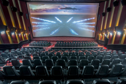 A Semana do Cinema, iniciativa que já virou tradição e tem como objetivo incentivar o público brasileiro a encher as salas de cinema, já tem uma nova data marcada. A primeira Semana do Cinema de 2025, acontece entre esta quinta (6) e a próxima quarta-feira (12), em salas de exibição de todo Brasil. Durante esta semana de fevereiro, os ingressos saem a R$ 10 para todos os filmes em cartaz.