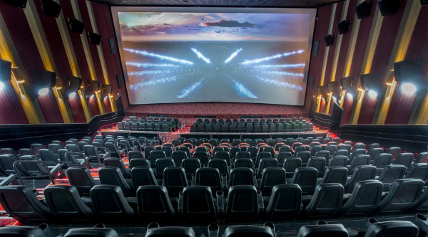 A Semana do Cinema, iniciativa que já virou tradição e tem como objetivo incentivar o público brasileiro a encher as salas de cinema, já tem uma nova data marcada. A primeira Semana do Cinema de 2025, acontece entre esta quinta (6) e a próxima quarta-feira (12), em salas de exibição de todo Brasil. Durante esta semana de fevereiro, os ingressos saem a R$ 10 para todos os filmes em cartaz.