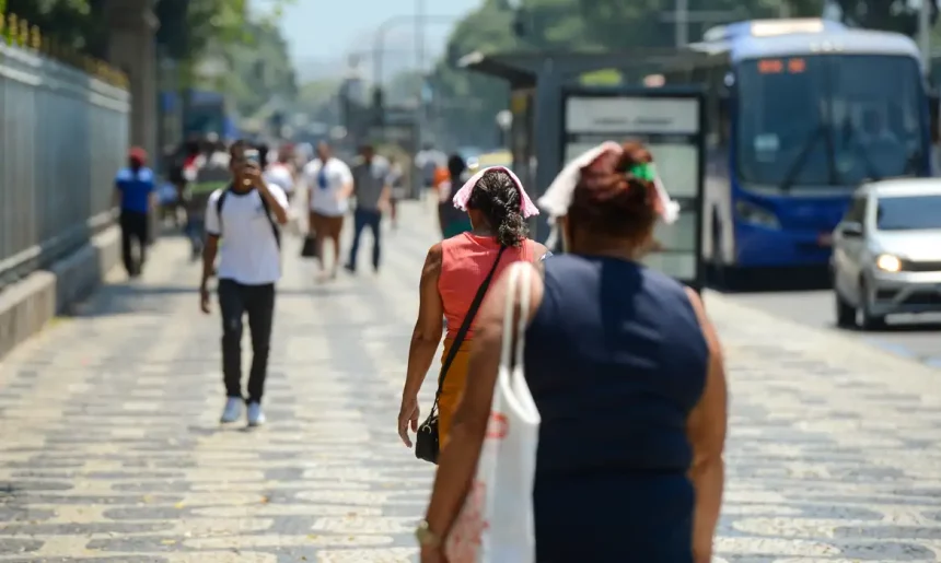 Onda de calor continua deixando temperaturas altas no Rio