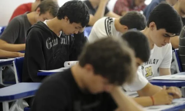Estudantes vão realizar prova do Enade no domingo