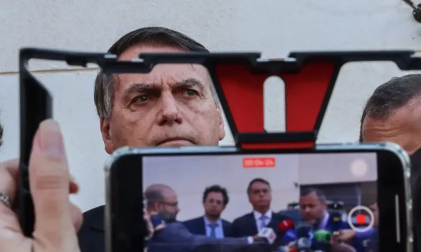 Bolsonaro e mais 33 são denunciados pela PGR por tentativa de golpe de Estado