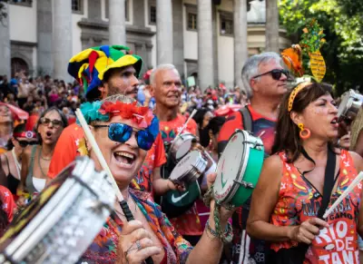 A folia pré-carnaval segue dominando as ruas do Rio. Neste segundo fim de semana de fevereiro, a cidade servirá de palco para desfiles tanto de megablocos, como o comandado por Léo Santana, até blocos tradicionais, como o Imprensa que eu Gamo, que se despede do carnaval de rua em 2025.