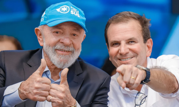 O presidente Lula (PT) e o prefeito Eduardo Paes (PSD) participaram da reabertura da emergência do Hospital Federal de Bonsucesso, na manhã desta quinta-feira (6). Em sua fala, o presidente destacou a ausência do governador Cláudio Castro (PL) no evento, mesmo que, segundo Lula, Castro tenha sido convidado.