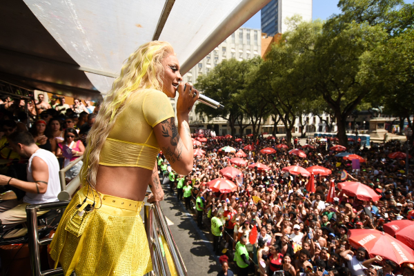 O último fim de semana — o segundo do carnaval oficial de rua 2025 — contou com apresentações de cerca de 15 blocos, por diversas regiões do Rio. O destaque ficou para o domingo (9), com o desfile de 10 agremiações. A maior parte dos blocos passou pela Zona Norte, com cerca de sete desfiles. Seguida pela Zona Sul, com quatro cortejos, depois Centro (3) e Zona Oeste (1).