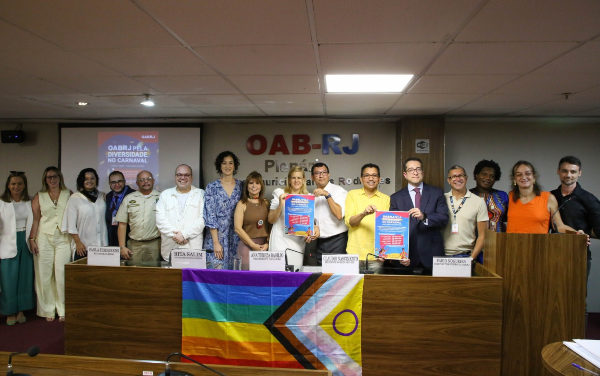 A Seccional Rio de Janeiro da Ordem dos Advogados do Brasil (OAB-RJ), por meio da Diretoria de Defesa da Diversidade, lançou, na última quarta-feira (26), a campanha ‘OAB-RJ pela Diversidade no Carnaval’. Durante os dias de folia, a Seccional vai atender vítimas de crimes de intolerância, por Whats App, e orientar sobre como proceder e em quais órgãos buscar atendimento adequado.