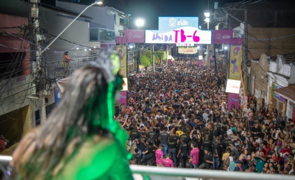 São João da Barra, considerada a cidade com o maior carnaval do interior do Rio de Janeiro, se prepara mais uma vez para receber os foliões que escolheram passar o feriado no Norte Fluminense. “A Melhor Folia” se concentra tanto na Sede do município, quanto em Atafona, Grussaí, Açu e Barcelos. A abertura oficial acontece nesta quinta-feira, às 19h, com a presença da Corte do Carnaval 2025, além da apresentação da Bandinha São João.