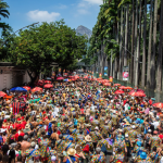 O carnaval 2025 deve movimentar a economia carioca em R$5,7 bilhões, segundo estimativa da Prefeitura do Rio. É o que mostra a quarta edição da publicação “Carnaval de Dados”, estudo elaborado pela Secretaria de Desenvolvimento Econômico, pelo Instituto Fundação João Goulart e pela Riotur.