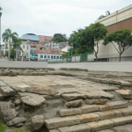 Uma plateia majoritariamente negra ocupou o teatro do Banco Nacional de Desenvolvimento Econômico e Social (BNDES), no centro do Rio de Janeiro, nesta sexta-feira (21), para a cerimônia de anúncio do concurso que vai selecionar arquitetos e urbanistas negros para criar uma espécie de museu a céu aberto na região da Pequena África, berço da presença africana no Brasil.