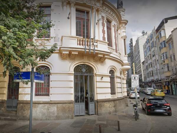 Mulher é baleada na cabeça dentro de casa, no Catete; ex-companheiro é suspeito