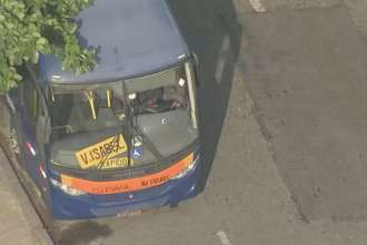 Ônibus com mais de 40 passageiros é assaltado na Avenida Brasil