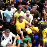 Bolsonaro chega à manifestação em Copacabana