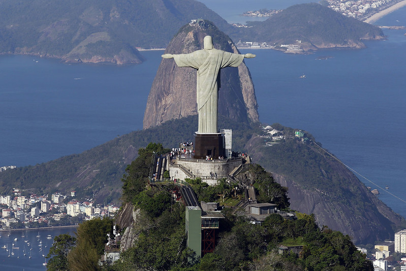 Homem morre ao passar mal nas escadarias do Cristo Redentor