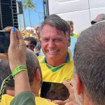 Bolsonaro chega à manifestação em Copacabana