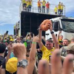 Bolsonaro chega à manifestação em Copacabana