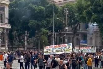 Manifestantes começam a chegar à Cinelândia para audiência pública da Força de Segurança